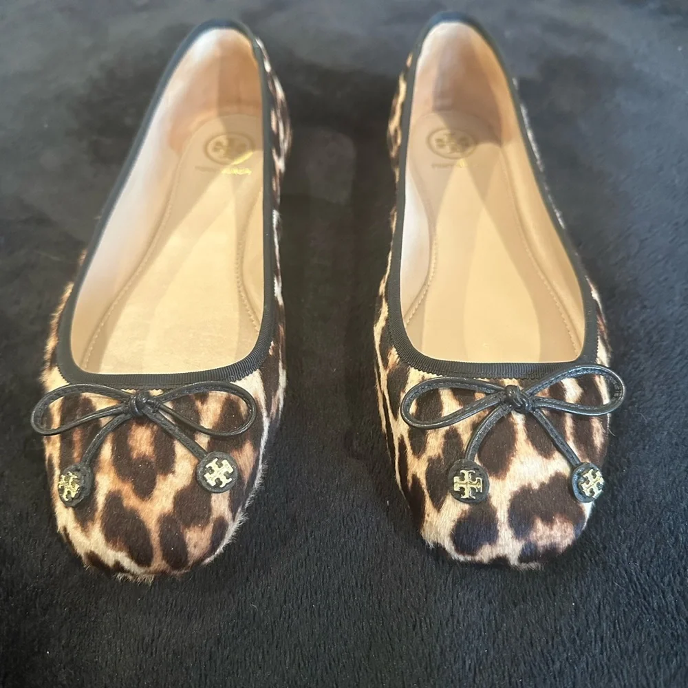 Tory Burch Animal Print Flats with Black Trim - Picture 1 of 5